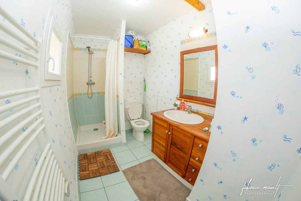 Photographie immobilière - Salle d'eau - Douche et WC