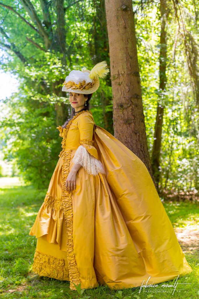 "Melly" (@mellyswardrobe) dans le parc du Château de Vaux-le-Vicomte