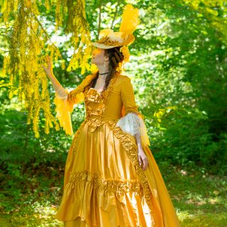 « Melly » (@mellyswardrobe) dans le parc du Château de Vaux-le-Vicomte