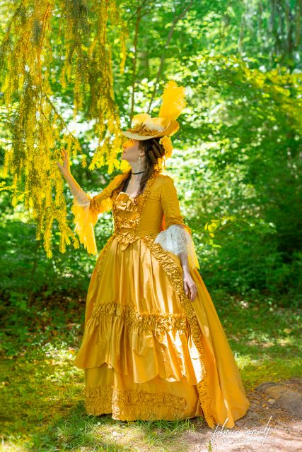 "Melly" (@mellyswardrobe) dans le parc du Château de Vaux-le-Vicomte