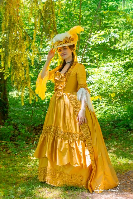 "Melly" (@mellyswardrobe) dans le parc du Château de Vaux-le-Vicomte