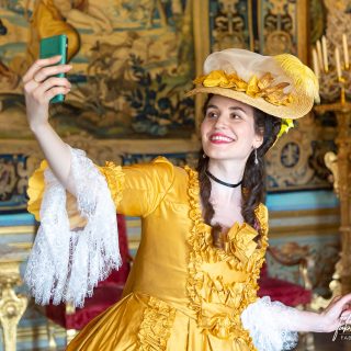 « Melly » (@mellyswardrobe) dans le Château de Vaux-le-Vicomte